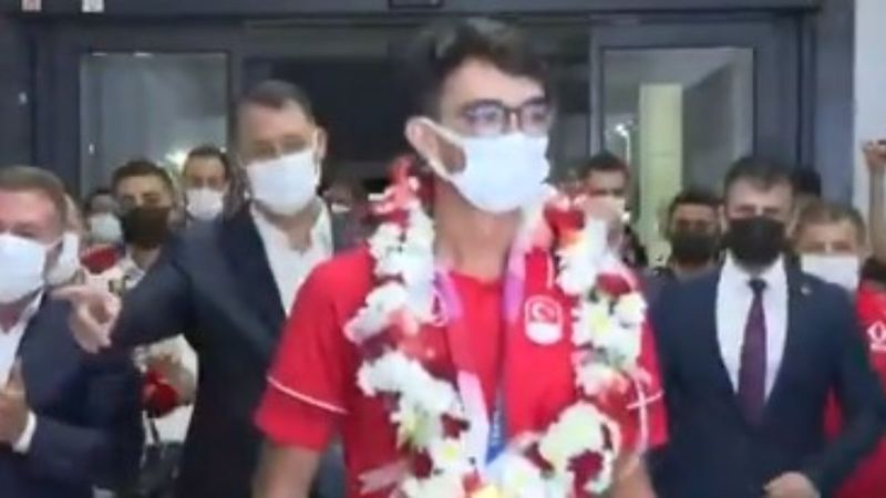 Olimpiyat şampiyonu Mete Gazoz İstanbul'da