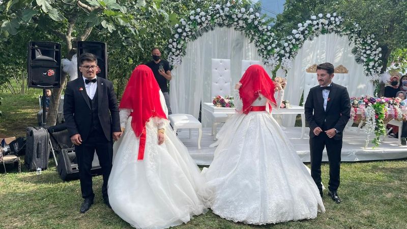 Ordu’da iki kardeş aynı düğünle evlendi