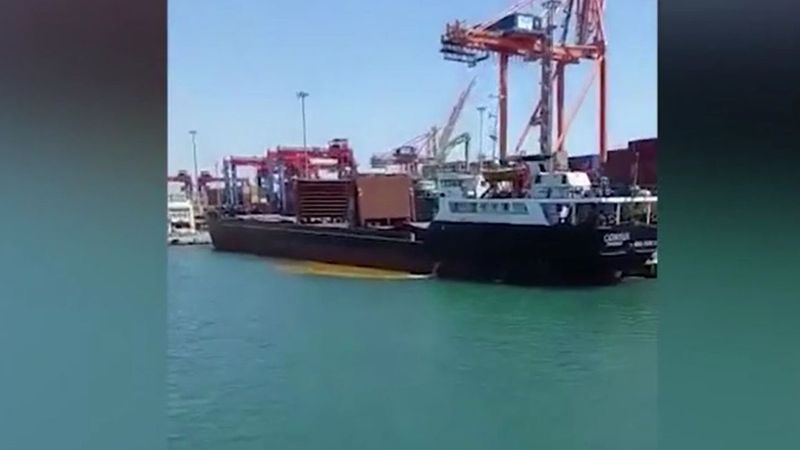 Mersin'de geminin paslı suyunu denize boşaltması tepki topladı