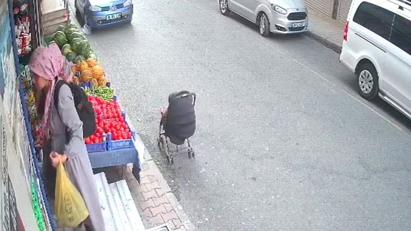 Küçükçekmece’de bebek arabası yokuş aşağı kaydı