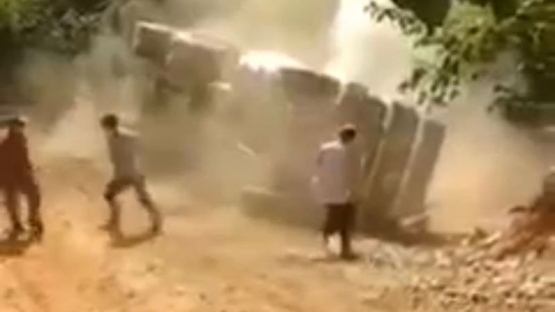 Sakarya'da beton mikseri devrildi