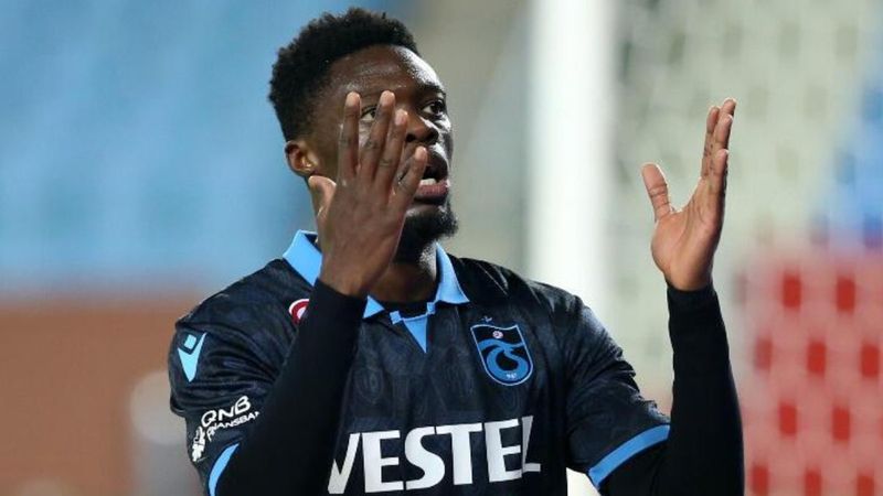 Ekuban, Genoa ile anlaştı