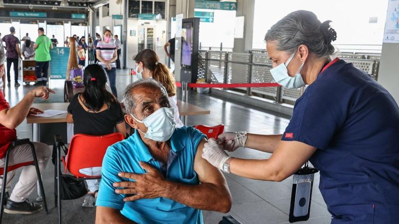 İzmir'in aşı haritasındaki rengi maviye döndü