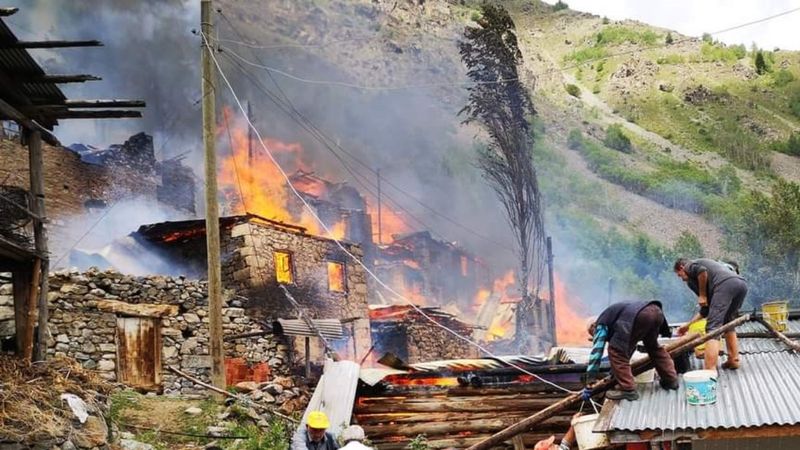 Artvin'in Yusufeli ilçesi Yüncüler köyünde yangın