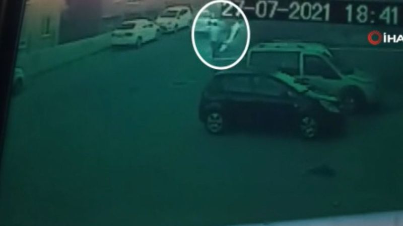 Ankara’da apartmanı ateşe verme girişimi kamerada