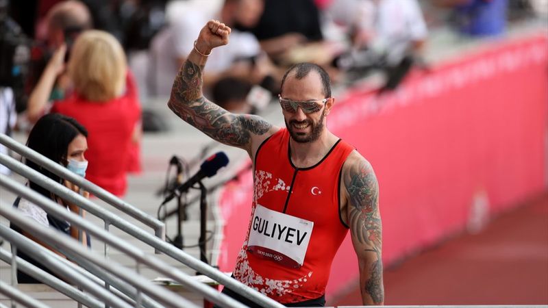 Ramil Guliyev Tokyo'da 200 metre yarışında yarı finalde
