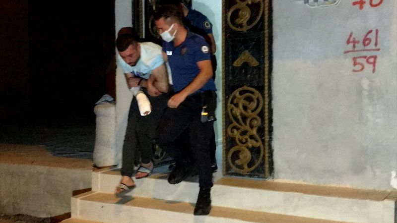 Adana'da eşini ve çocuklarını darbeden şüpheli yakalandı