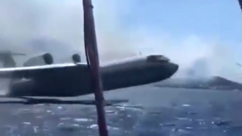 Marmaris'te su alan uçağa tepki gösteren tatilci