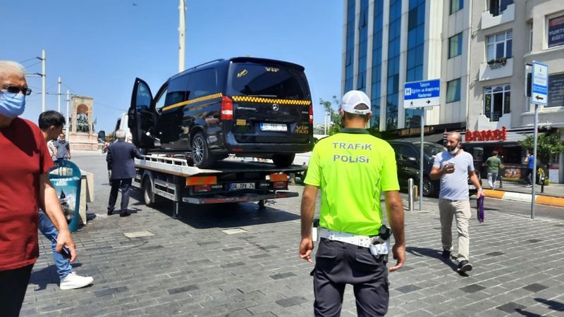 Turistleri dolandıran taksiciye ceza