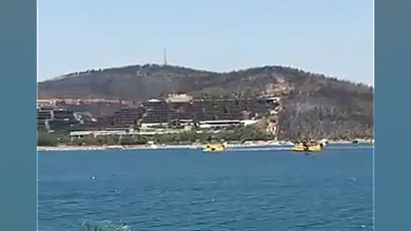 Bodrum'da jet-skilerin eğlencesi, söndürme uçağına engel oldu