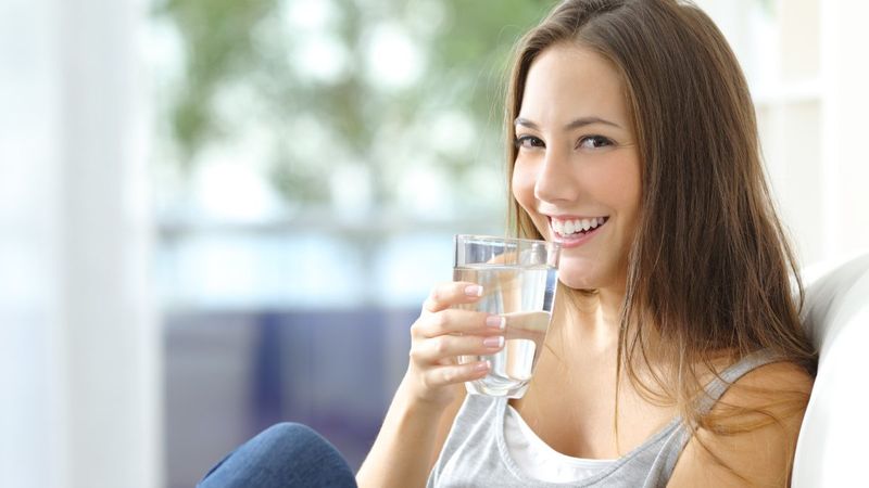 Bir bardak kuralı su içme alışkanlığı kazandırıyor