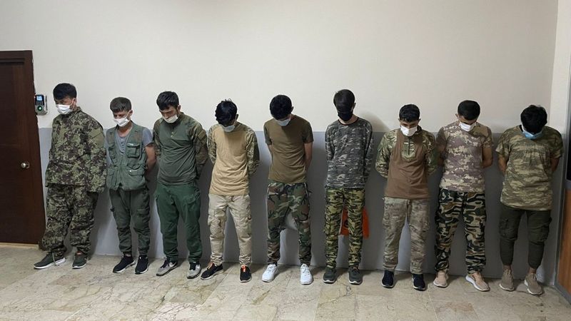 İstanbul'da kamuflajla gezen Afganlara gözaltı