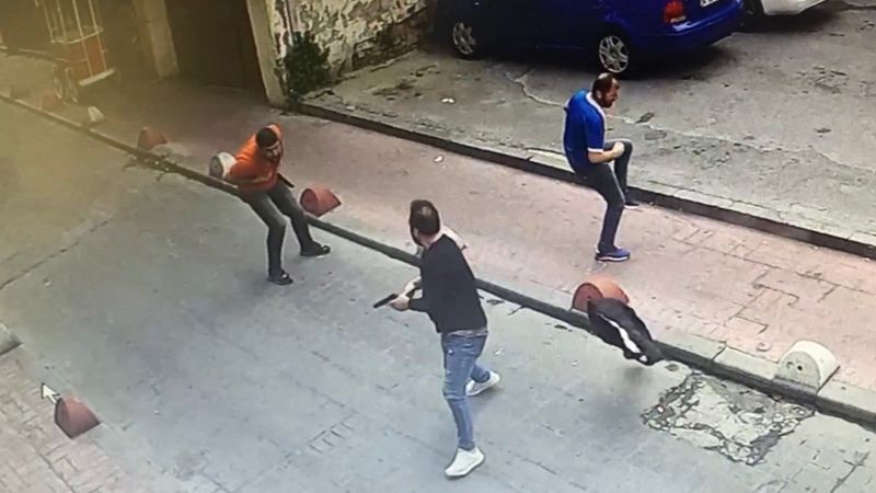 Beyoğlu'nda iki kişiye kurşun yağdırdı