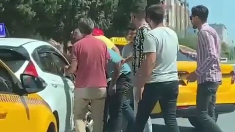 Esenyurt'ta taksiciler, sürücü adayının yolunu kesti