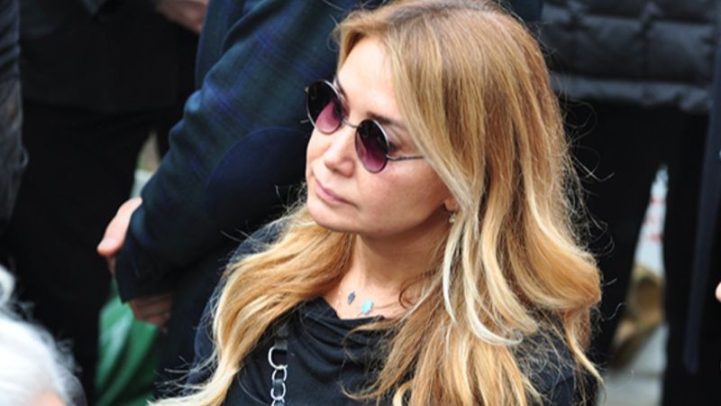 Yonca Evcimik o haberle yıkıldı! Bodrum’da hayata gözlerini yumdu...