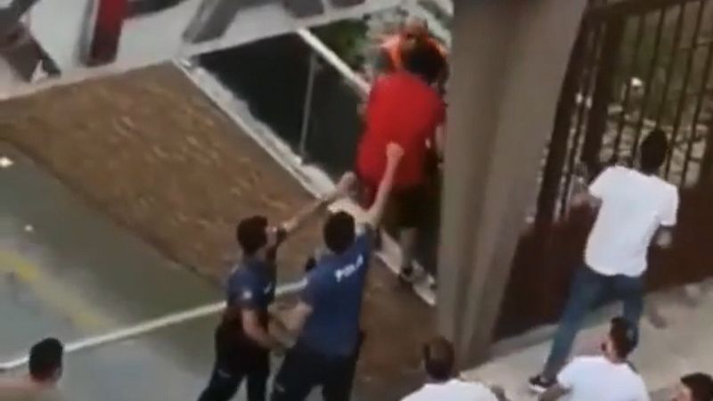 Bağcılar'da kavga: Ortalık savaş alanına döndü