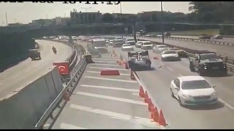 Avrasya Tüneli girişinde kaza: Takla atarak durabildi