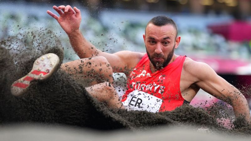 Milli atlet Necati Er, Tokyo'da üç adım uzun atlamada altıncı oldu