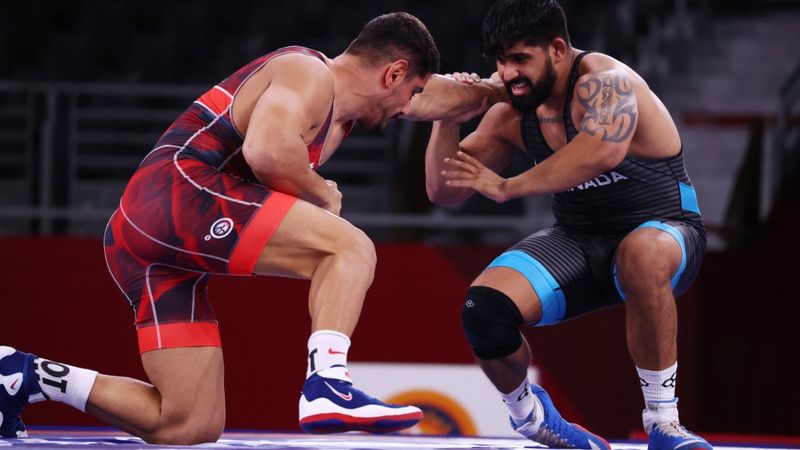 Milli güreşçi Taha Akgül Tokyo'da çeyrek finalde