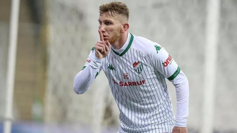 Burak Kapacak, Fenerbahçe ile anlaştı