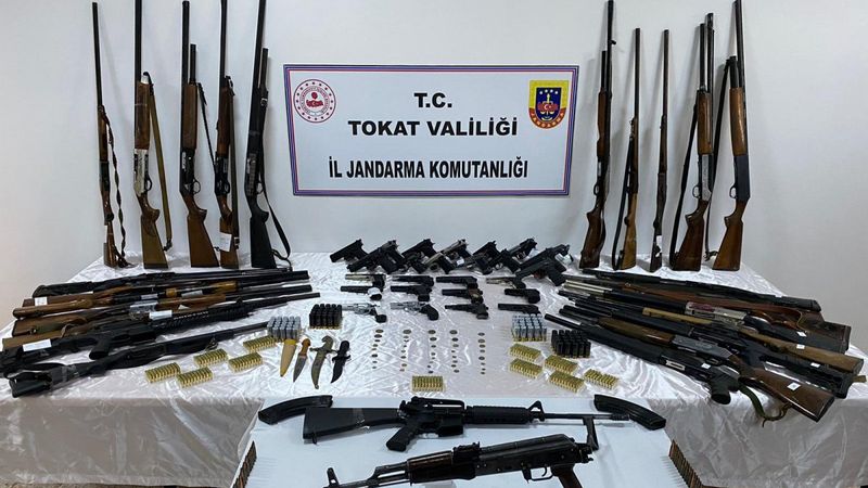 Tokat merkezli 3 ilde kaçak silah operasyonu: 21 gözaltı