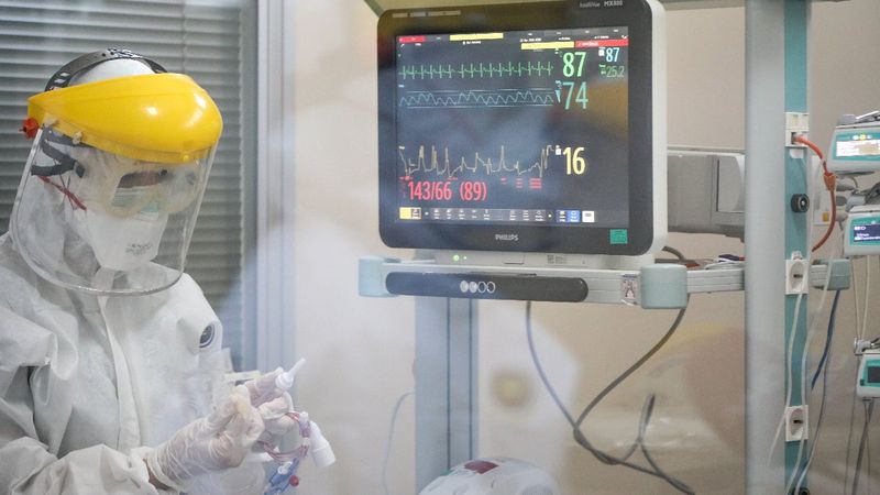 Yoğun bakımdaki genç hastaların yüzde 100'ü aşısız