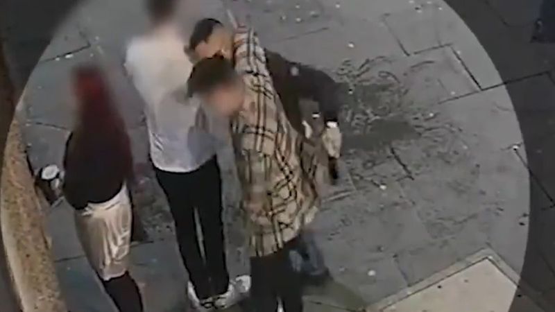 İngiltere'deki yankesiciler, sarhoş taklidiyle dans edip cüzdan çaldı