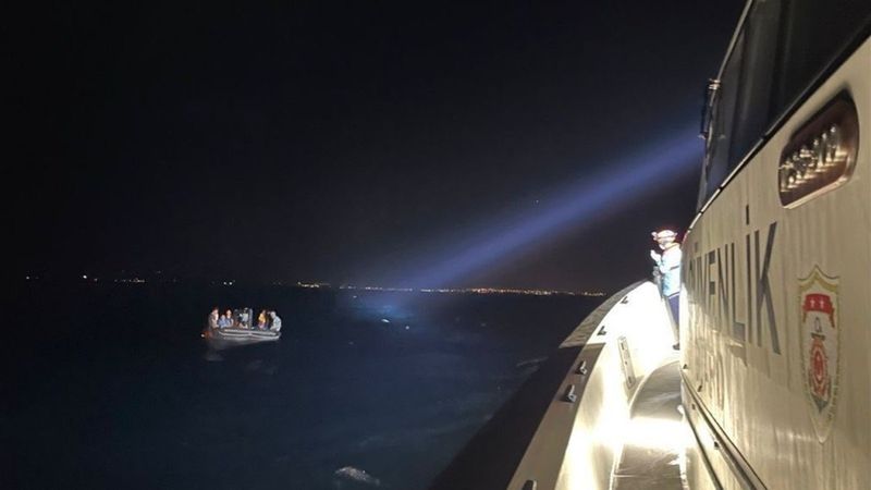 Aydın açıklarında geri itilen 14 göçmen kurtarıldı