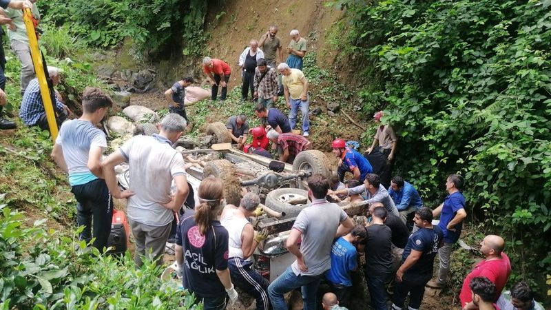 Rize’de kamyonet dereye düştü: 5 yaralı