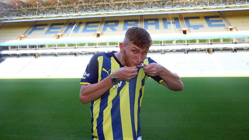 Fenerbahçe, Burak Kapacak ile 5 yıllık sözleşme imzaladı
