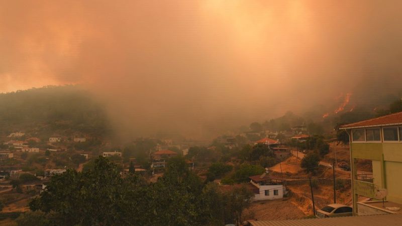 Muğla'da alevlerin büyüdüğü anlar görüntülendi