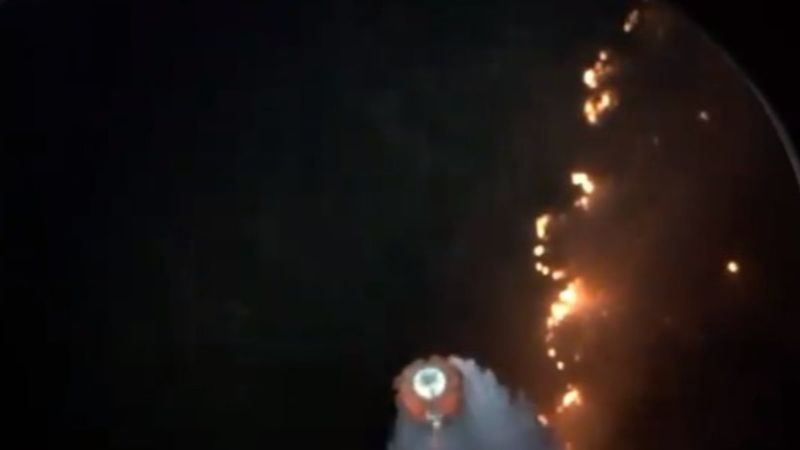 Muğla'da gece görüşlü helikopterler yangına müdahale ediyor