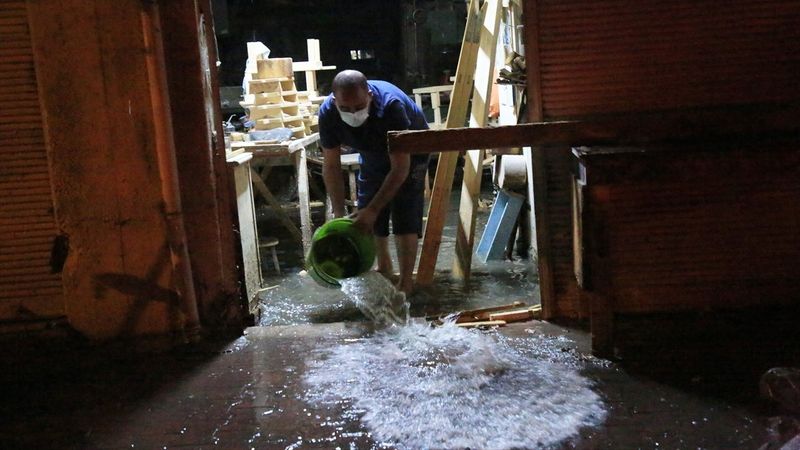 Mersin'de sağanak yağış etkili oldu