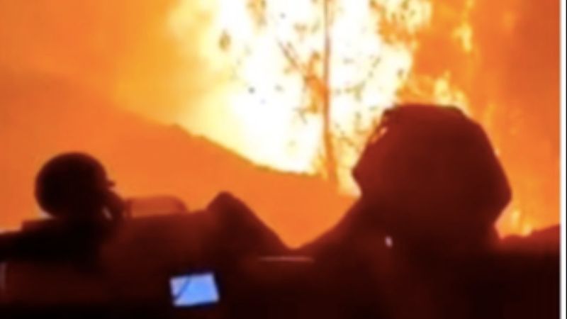 Antalya'da alevlerin ortasında kalan ekibin kurtulma anları kamerada