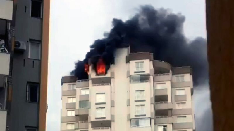 Adana’da binanın 13’üncü katında yangın çıktı