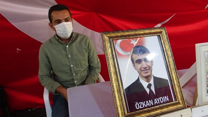 Diyarbakır'da evlat nöbeti tutan baba, orman yangınlarına tepki gösterdi