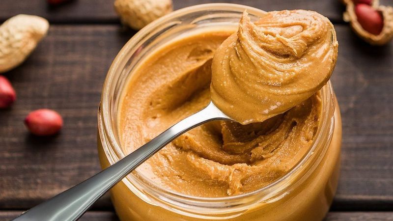 Diyetlerin masum tatlısı: Fıstık ezmesinin faydaları