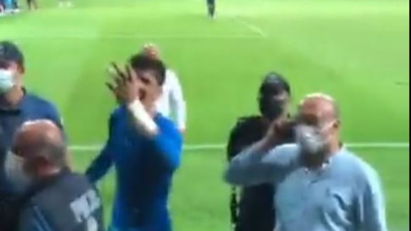 Altay Bayındır, Giresunspor taraftarıyla tartıştı