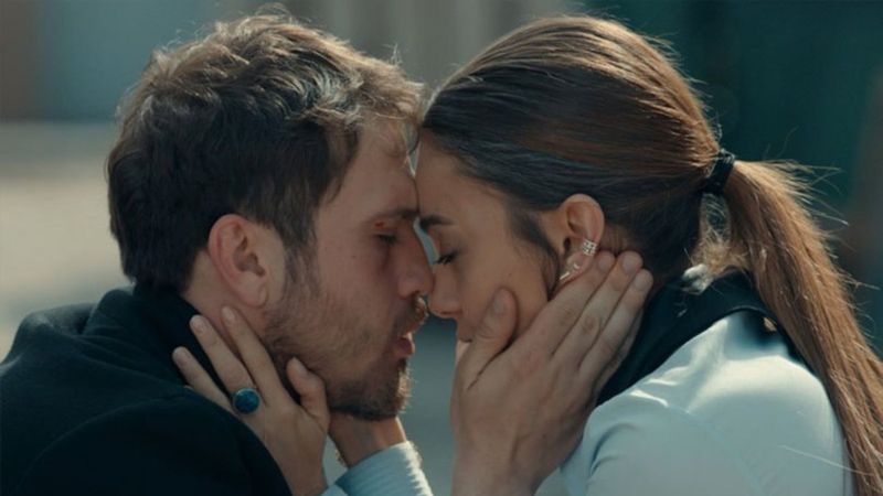 Dizi aşkı senaryodan taştı! Çukur'un yıldızları Aras Bulut İynemli ile Damla Sönmez sevgili mi?
