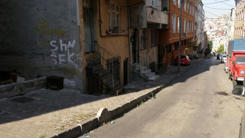 Bağcılar'da çocuk tacizi şüphelisinin evi kurşunlandı