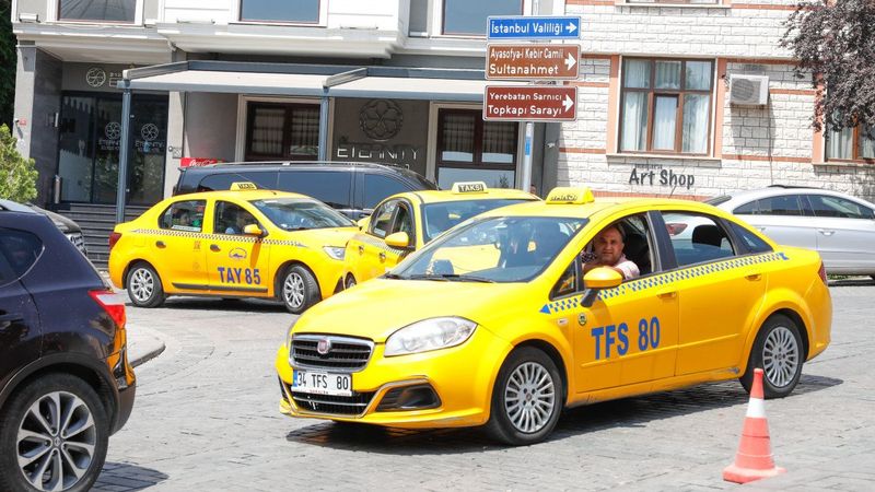 Taksiciler ve müşteriler arasında 'ücretli yol' meselesi