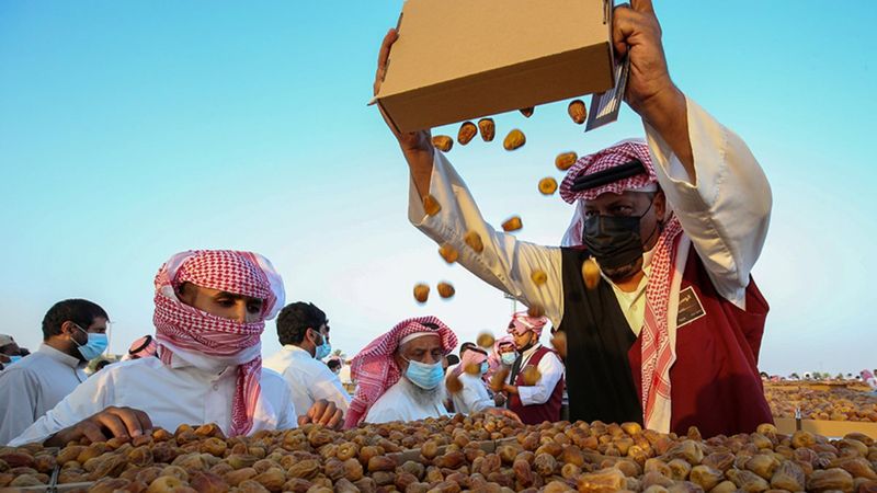 Suudi Arabistan'da hurma pazarı kuruldu