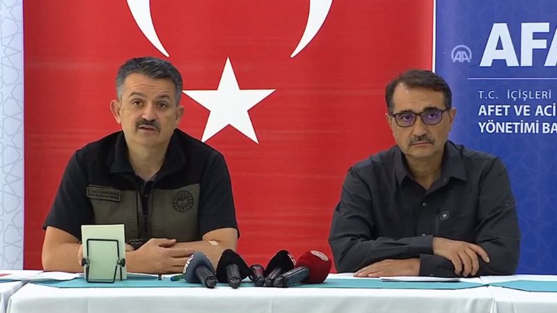 Bekir Pakdemirli ve Fatih Dönmez, yangınlarda son durumu aktardı