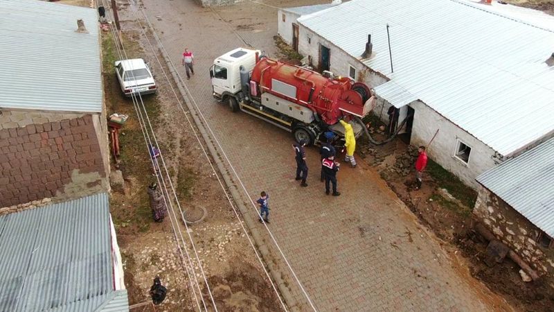 Kayseri’de 50 haneli mahalleyi sel bastı