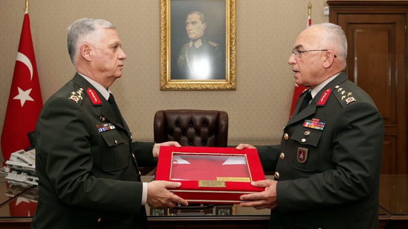 Kara Kuvvetleri Komutanlığı'nda devir teslim töreni