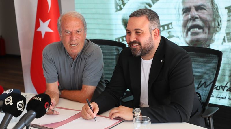 Altay'da Mustafa Denizli imzaladı