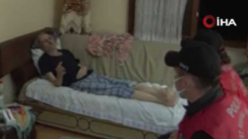 Kastamonu'da, polisten yaşlı çifte yardım eli