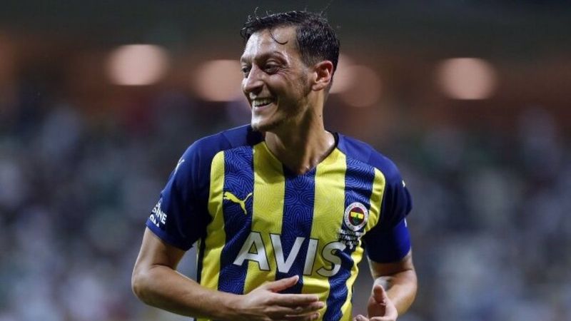 Mesut Özil: Bu formayı giymek gerçek bir rüya