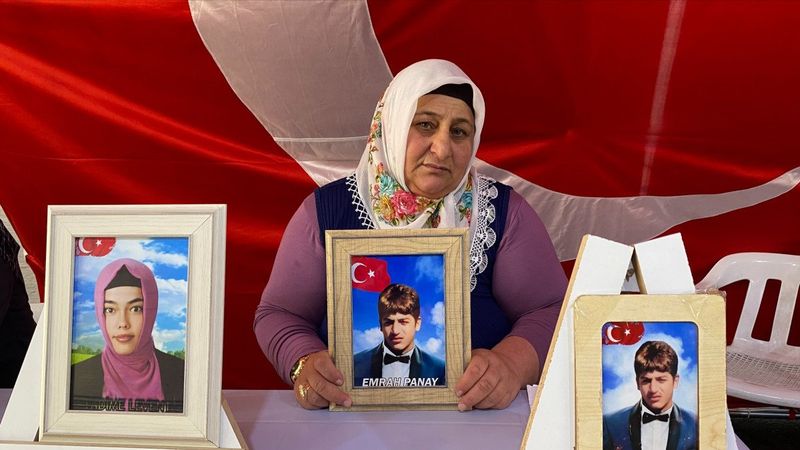 Evlat nöbetindeki anne: Sen gelmeden ben bu eylemden kalkmayacağım