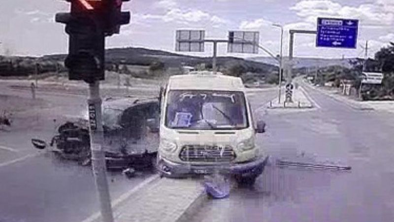 İstanbul'da yolcu minibüsü ile hafif ticari araç çarpıştı: 6 yaralı